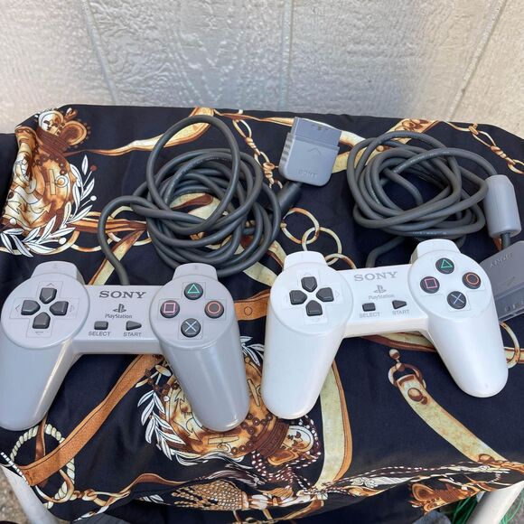 Official Sony PlayStation 1 PS1 White/Gray Controllers - Picture 1 of 5